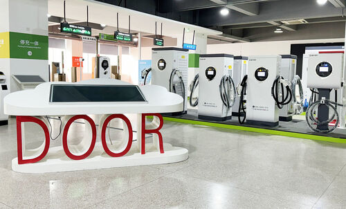 के बारे में नवीनतम कंपनी समाचार गहन विश्लेषणः बैटरी ऊर्जा भंडारण प्रणाली और मोबाइल ईवी चार्जिंग स्टेशन की तैनाती के लिए निवेश पर वापसी (आरओआई)